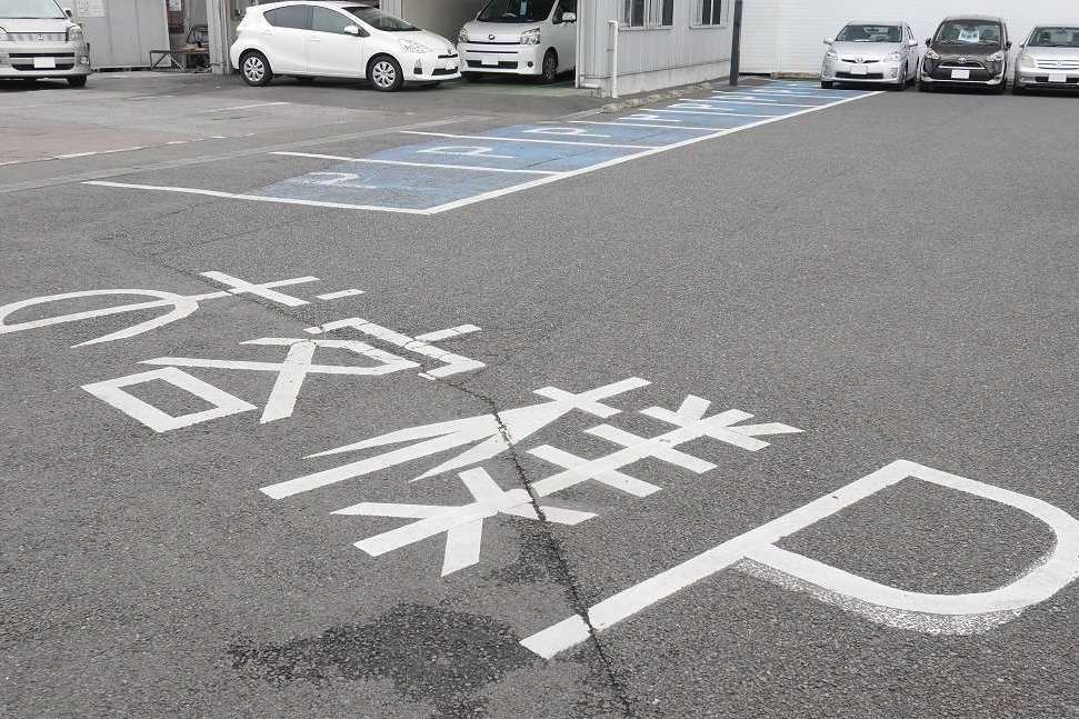 store_13_parking