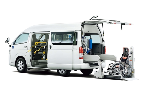 車いす仕様車“Fタイプ”2WD・2000ガソリン ロング・標準ボディ(CBF-TRH200K-VTZYF)ボディカラーはホワイト〈058〉