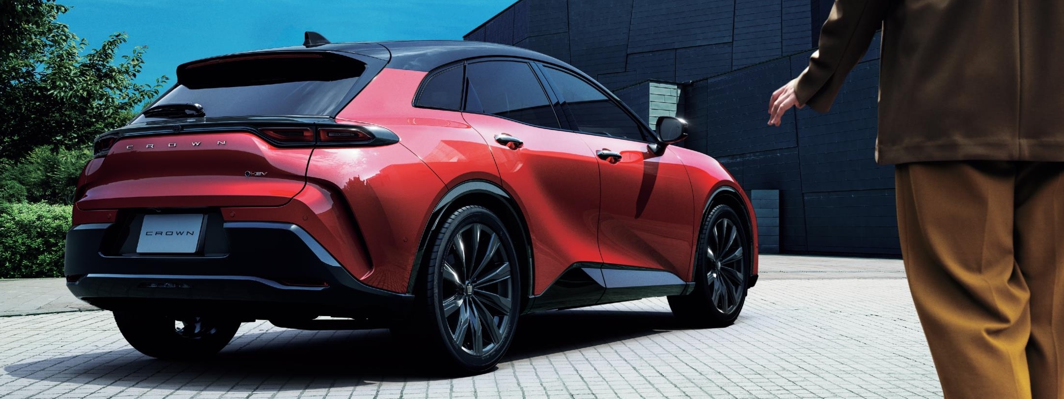 【モデル入り素材】SPORT Z（2.5Lハイブリッド車）