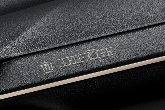 70th anniversary 特別装備（RS “THE 70th”／Z “THE 70th”共通）●専用レーザー加飾